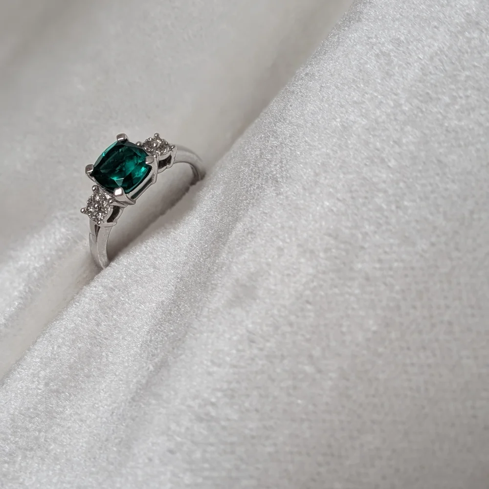 Emerald And Diamond White Gold Ring - Picture 7 of 13